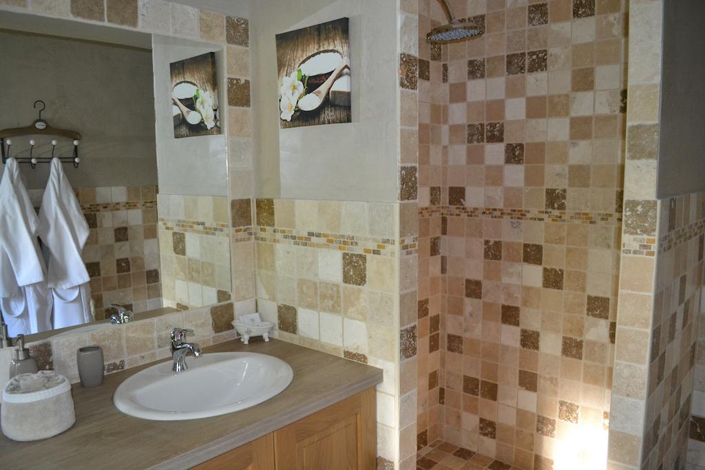 Le Refuge Bed & Breakfast Mornas Bilik gambar